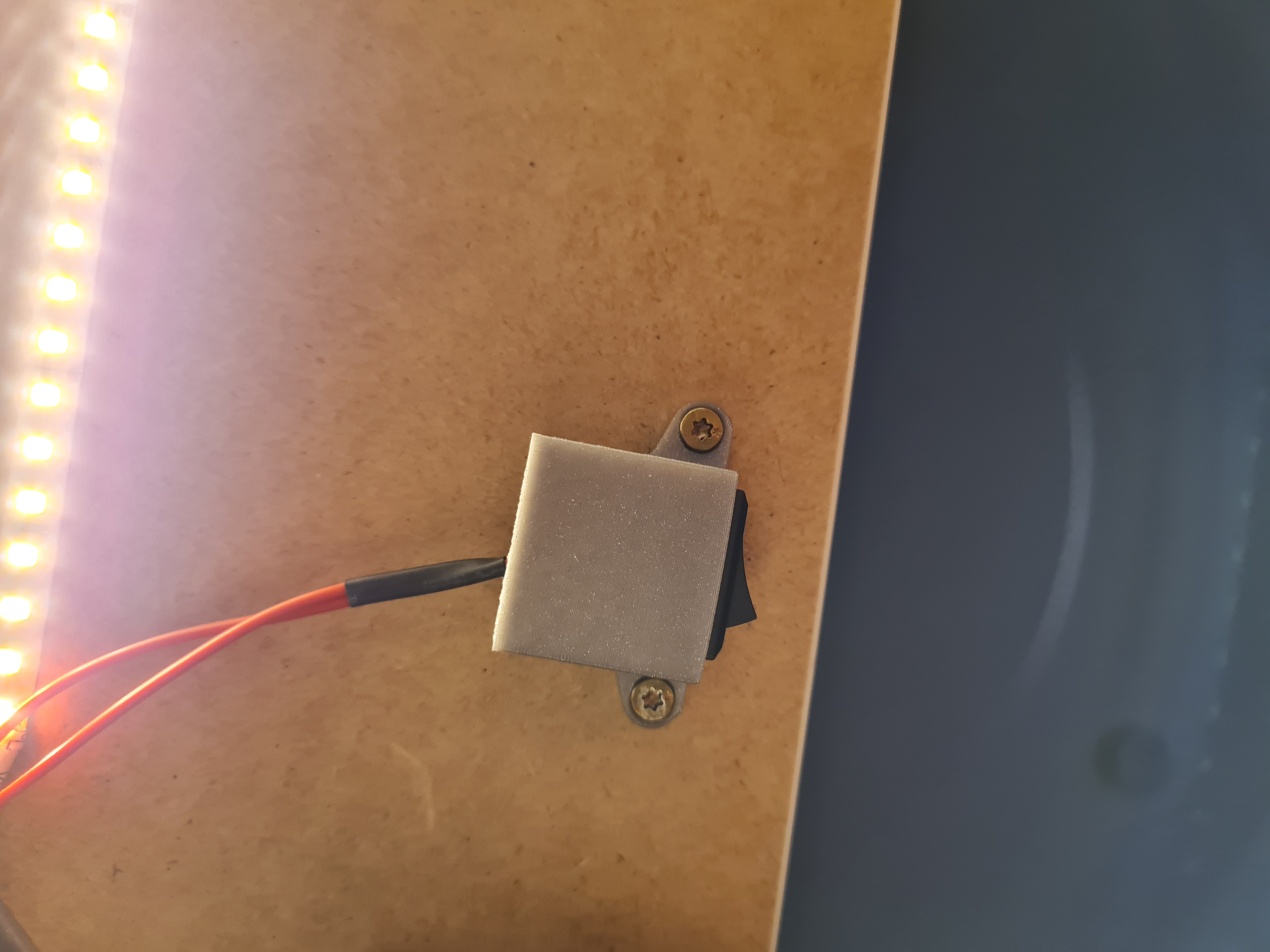 Miniatura 2 do modelo 3D Toggle Switch Housing for Enclosure