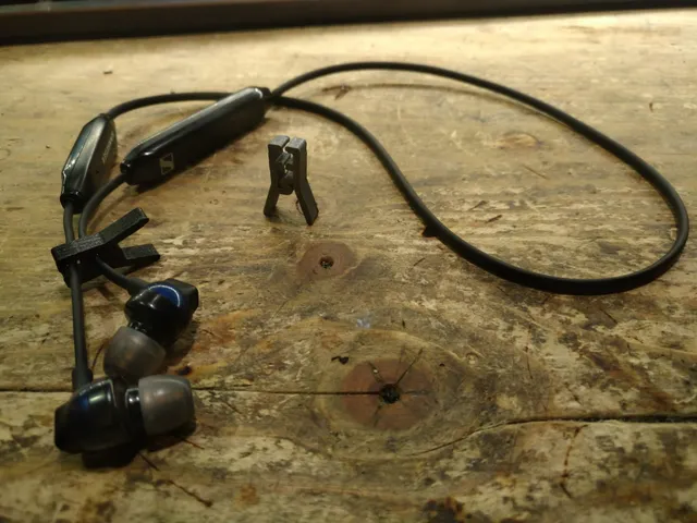 Headphone cable clip