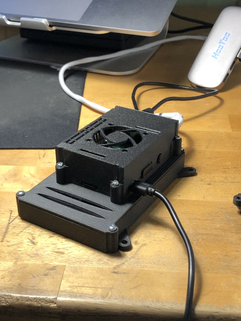 Raspbbery Pi 3 - Enclosure remix with top mount for fan