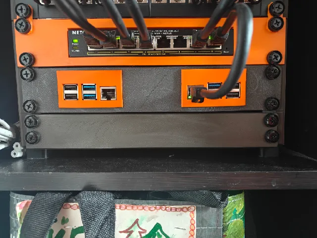 Raspberry Pi holder for 10" server racks