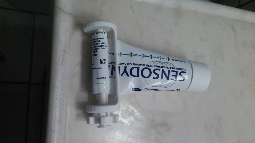 Miniatura 5 do modelo 3D toothpaste squeezer pull push 