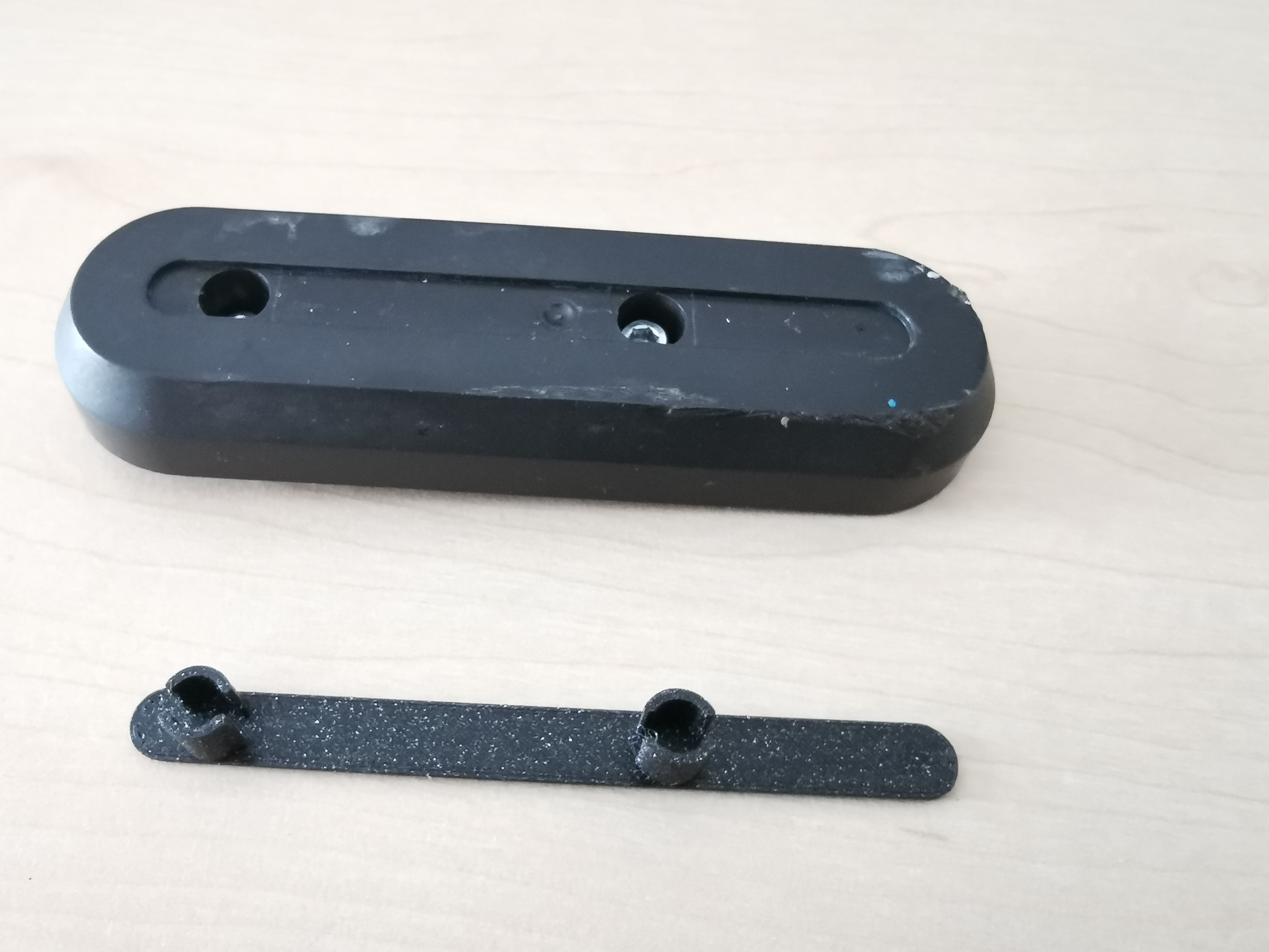 M365 rear wheel screws cover