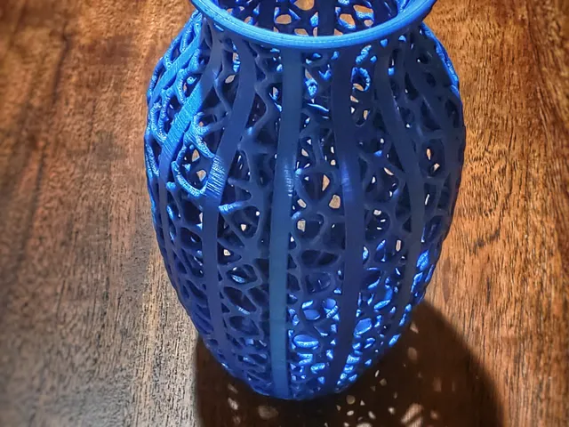 Voronoi Ribbed Vase
