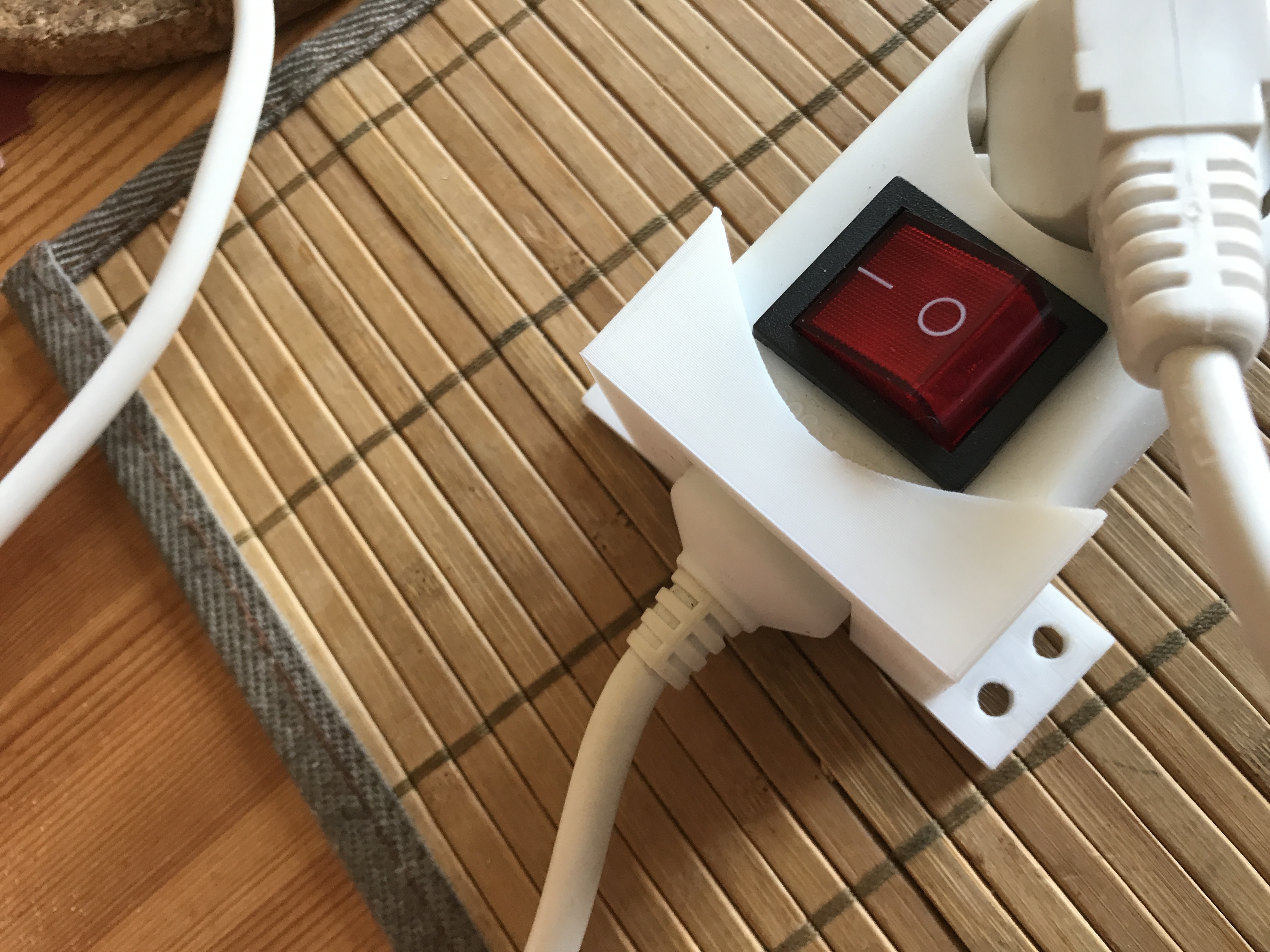 Miniatura 2 do modelo 3D Power strip holder