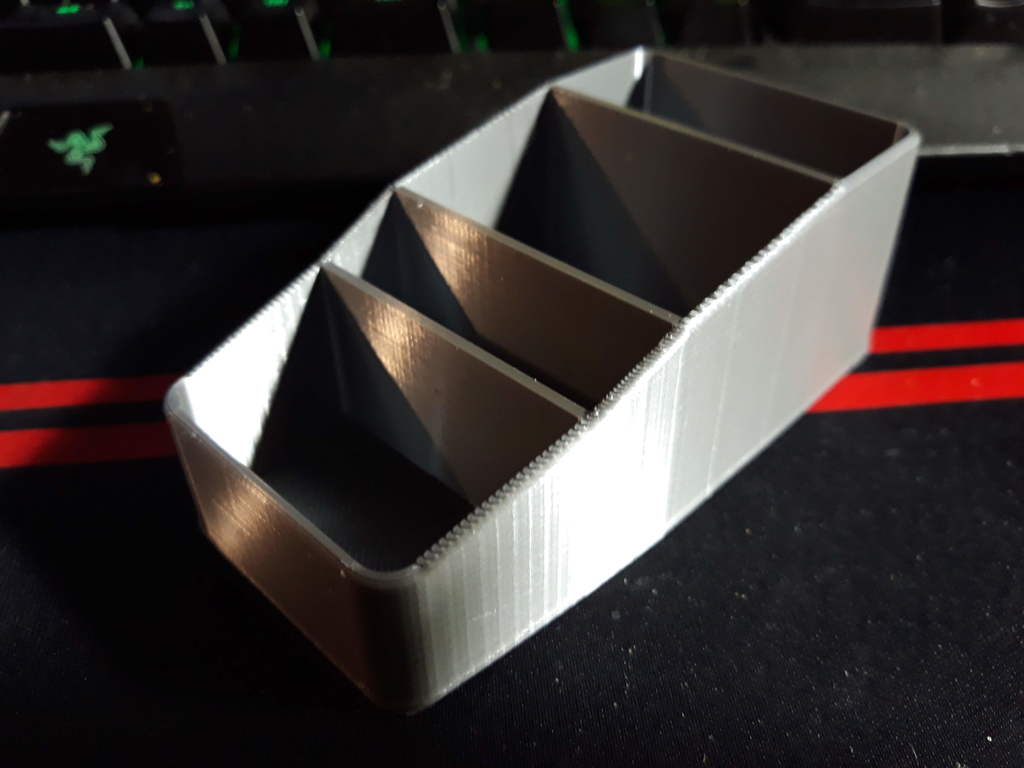 Miniatura 2 do modelo 3D Small Remote Caddy/Holder