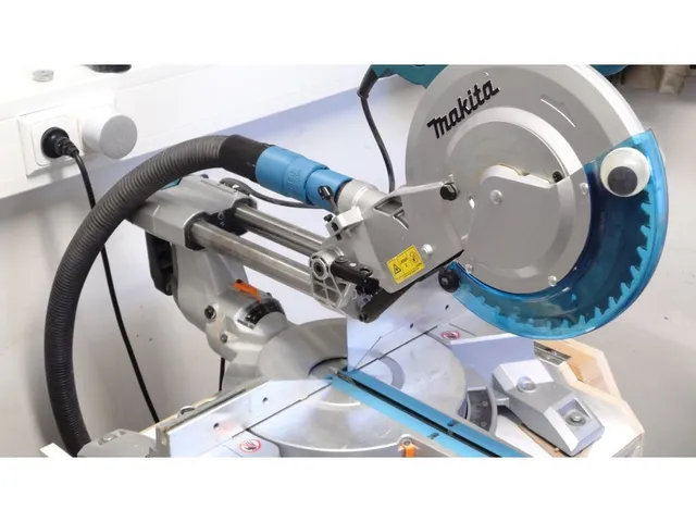Customizable osVAC M32 adapter (universal - Makita examples included)