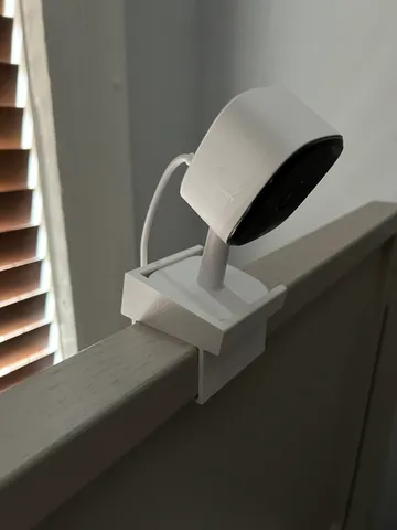 Eufy Solo IndoorCam C24 + West Elm Mid-Century Crib mount