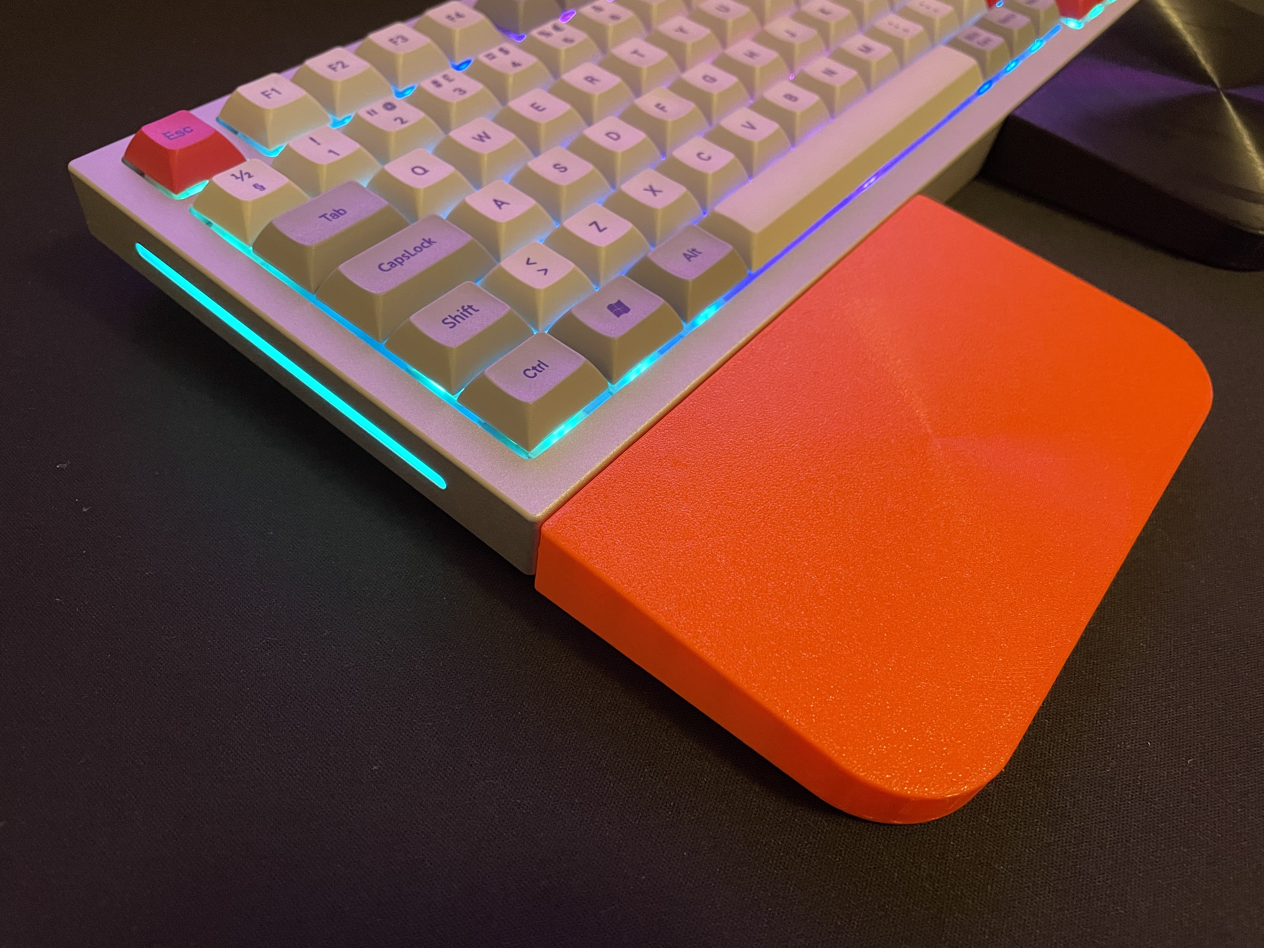 Miniatura 2 do modelo 3D Basic keyboard wrist rest