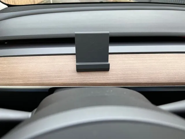 Tesla Model 3 Magnetic Mobile Holder