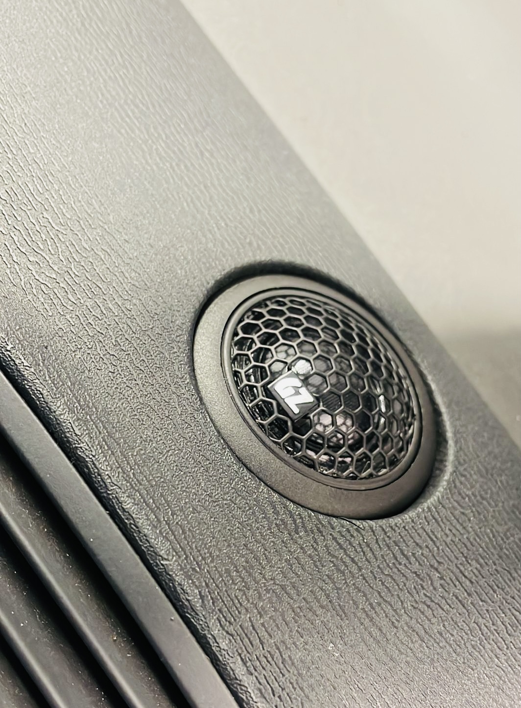 Audi A3 8L hightone speaker distance