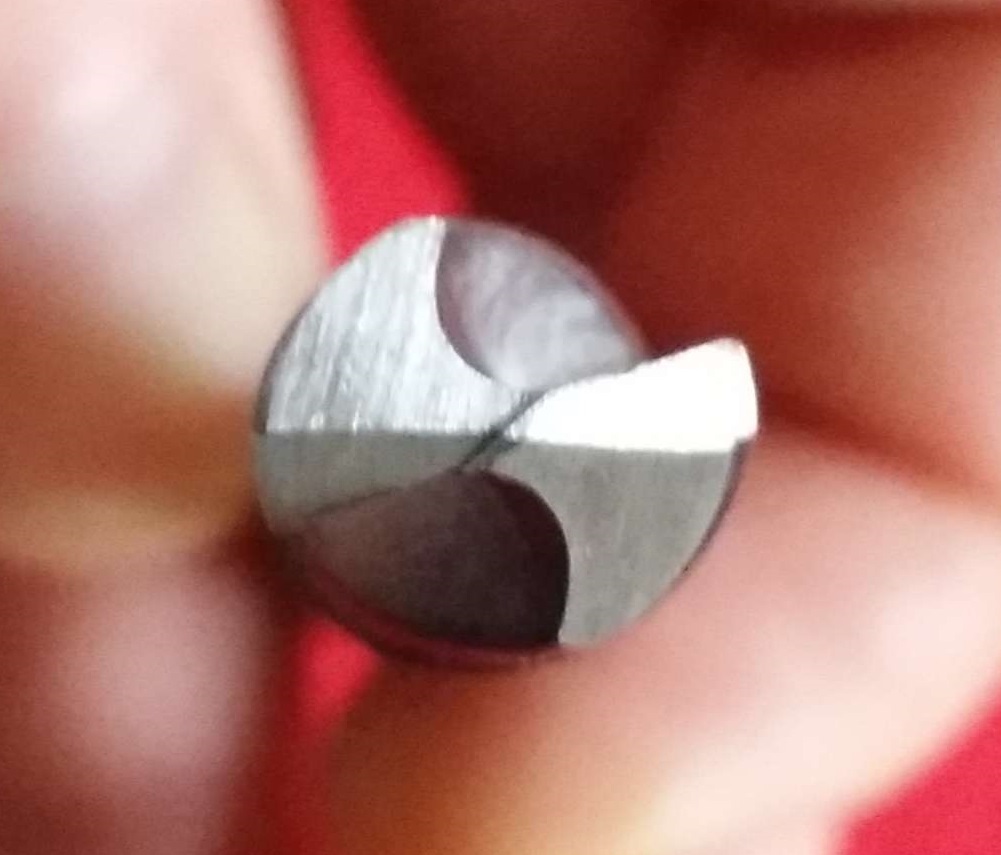 DIY 4 facet drill bit sharpener = razor sharp awsome drill bits. V1