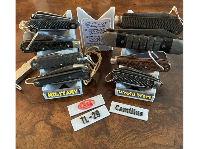 Knife Display Stand with Front ID Plate V2