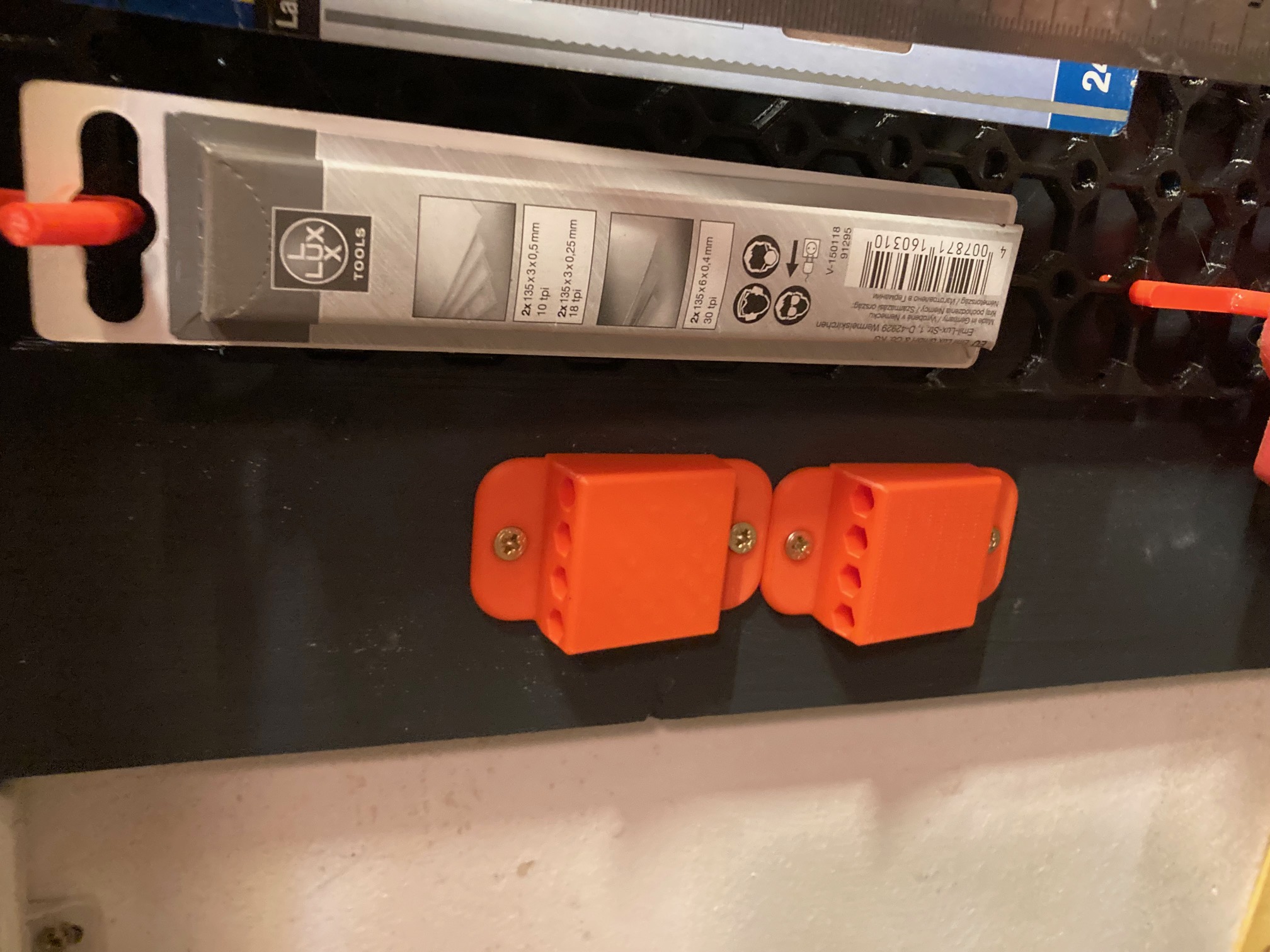 Miniatura 2 do modelo 3D Wall-Mounted 4-Slot Hex Bit Holder (Remix)