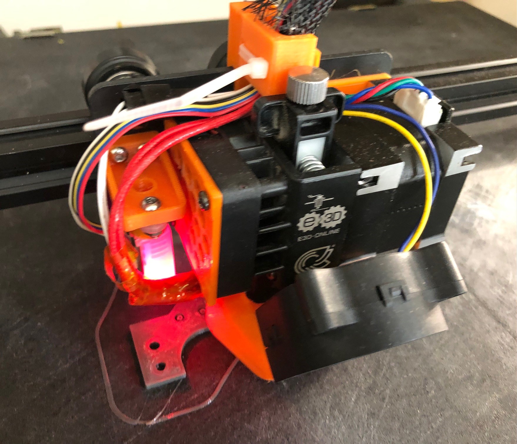Hemera mount for 2020 extrusion (e.g. Ender 3, CR-10s Pro or CR-10 Max) - requires metal plate - minimal invasive