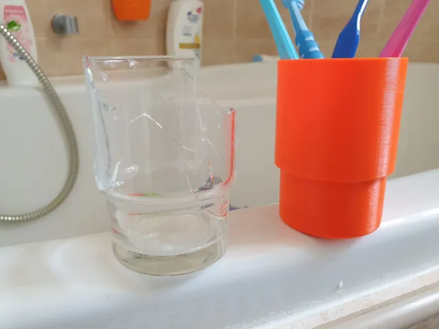 Kelímek na kartáčky