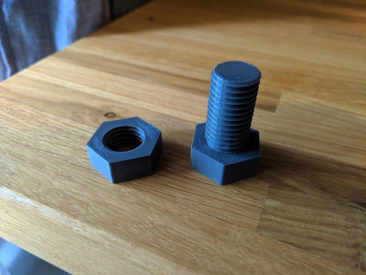 Simple nut & bolt - M16