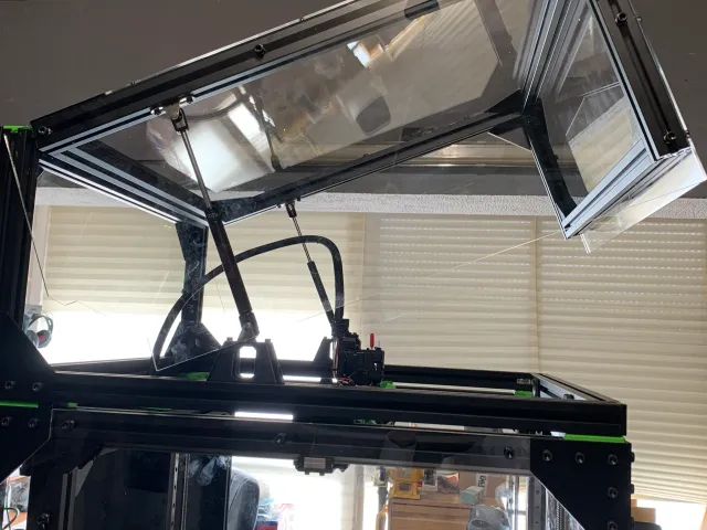 Ratrig V-Core 3 top cover strut stand