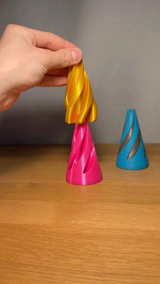 Miniatura 2 do modelo 3D Impossible Passthrough Cone