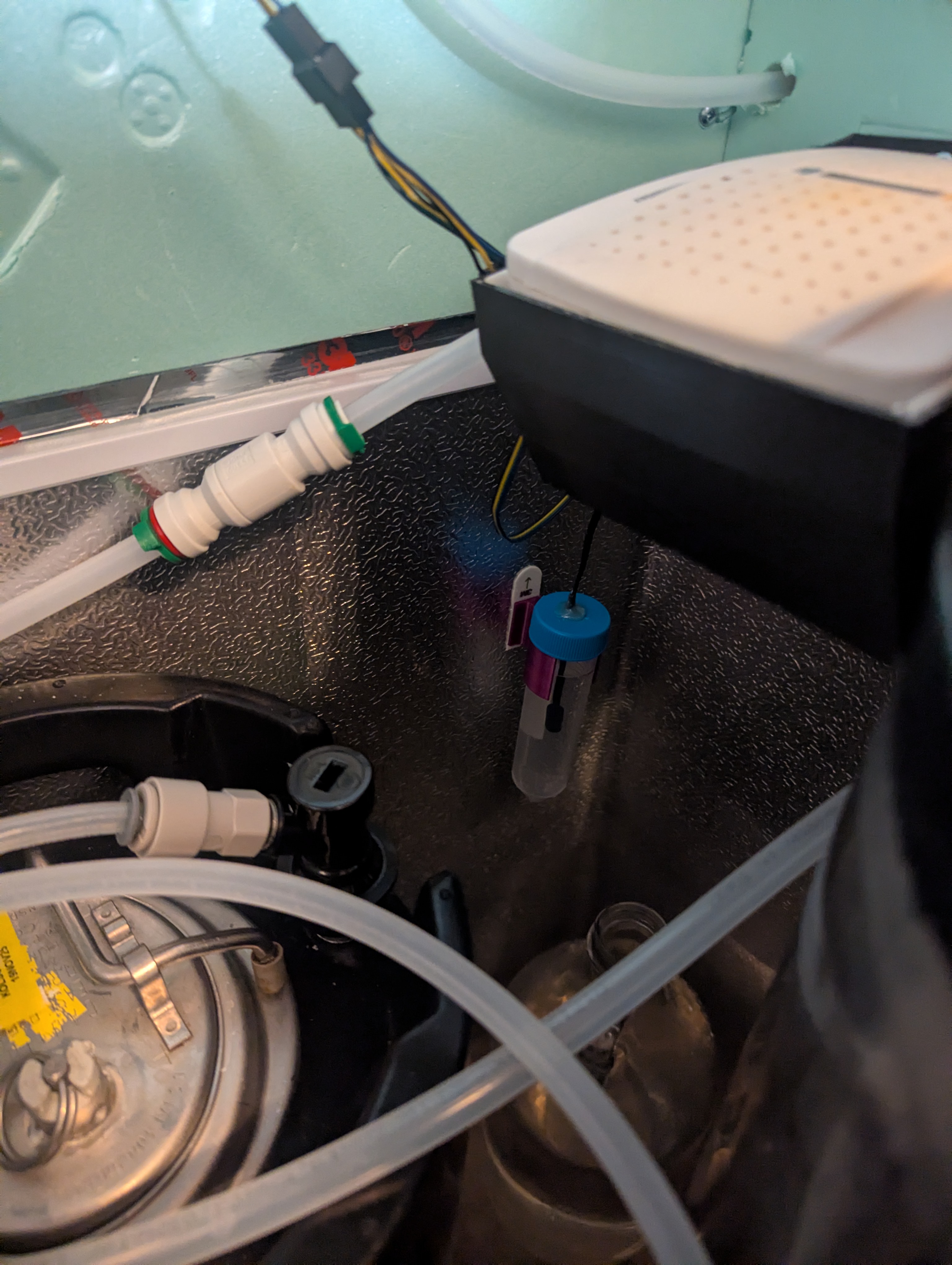 50ml Centrifuge Tube Command Strip Mount