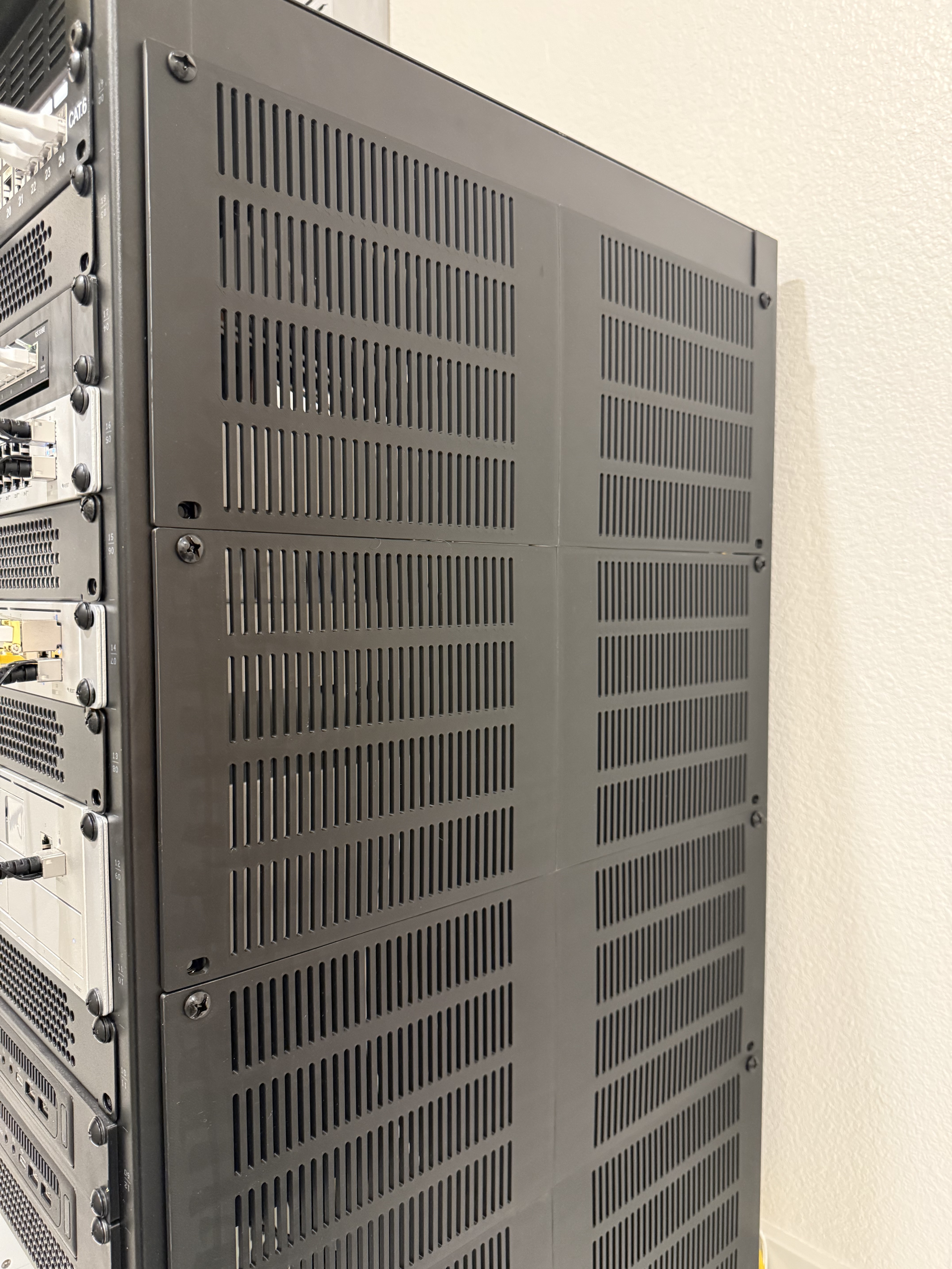 Network rack side panel for 20U tecmojo rack