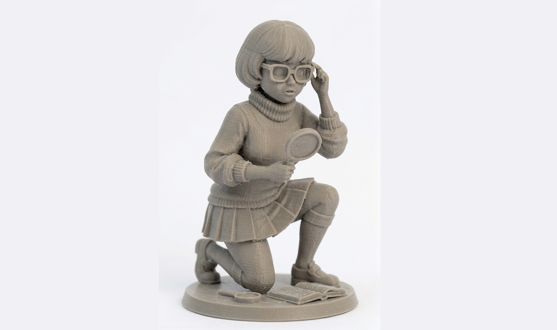 Velma Dinkley Statue with Magnifying Glass (Scooby-Doo)
