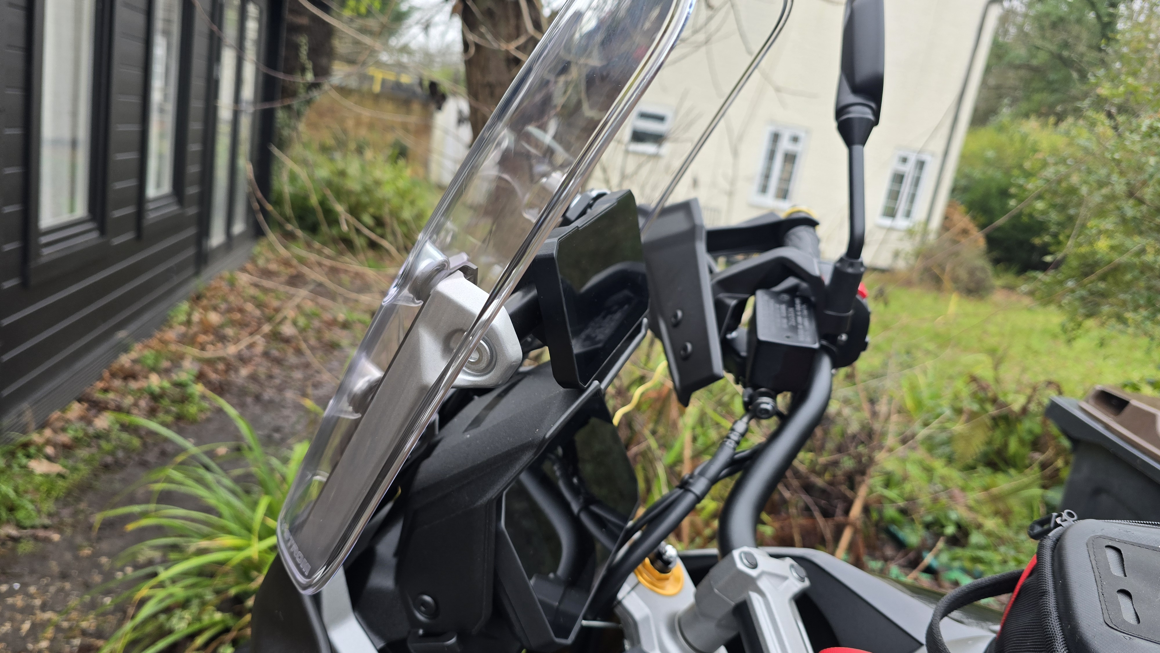 Aoocci C3 mount for Suzuki V Strom 1050 (for 25mm crossbar)