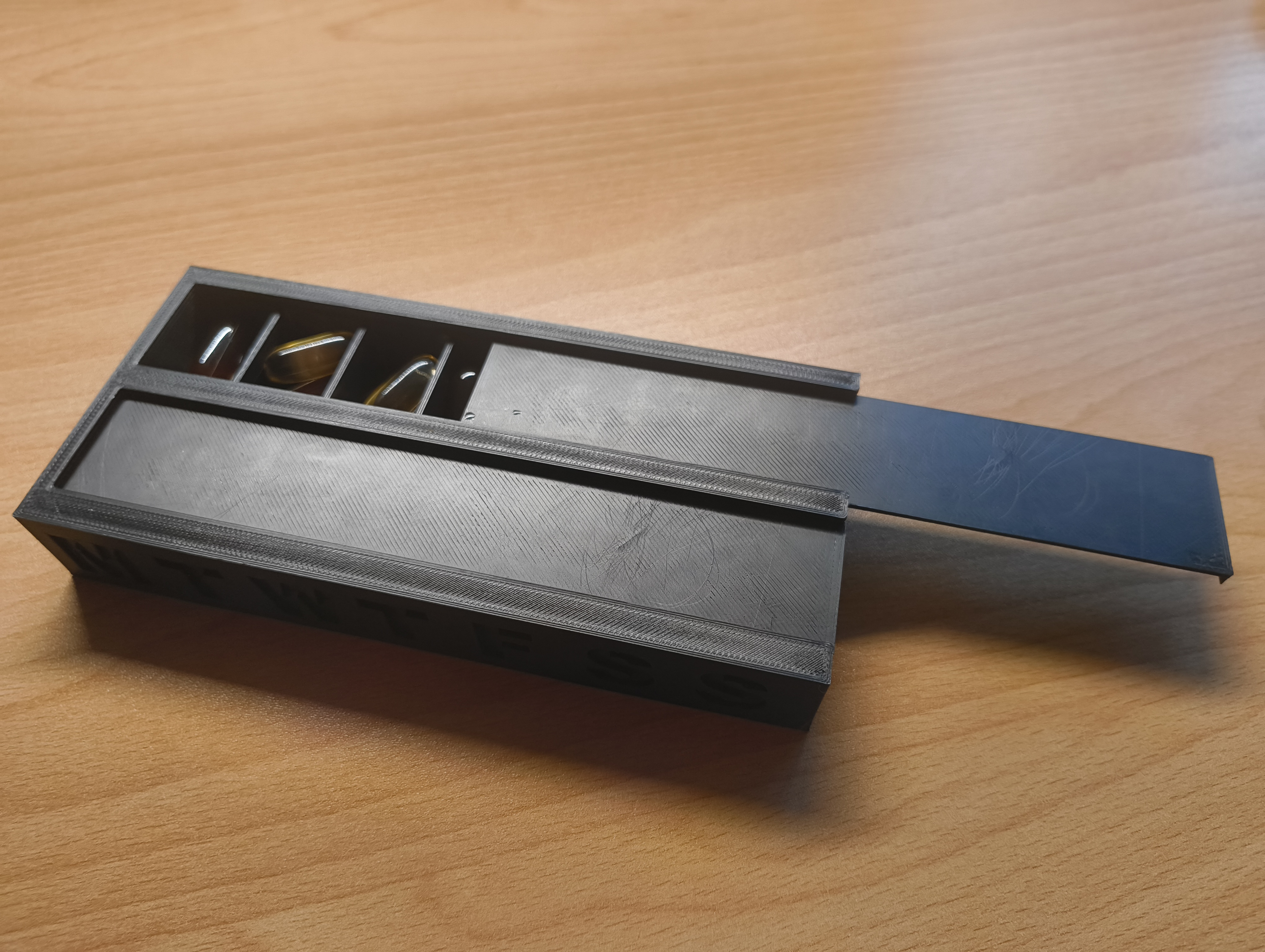 Pill box 14 slots