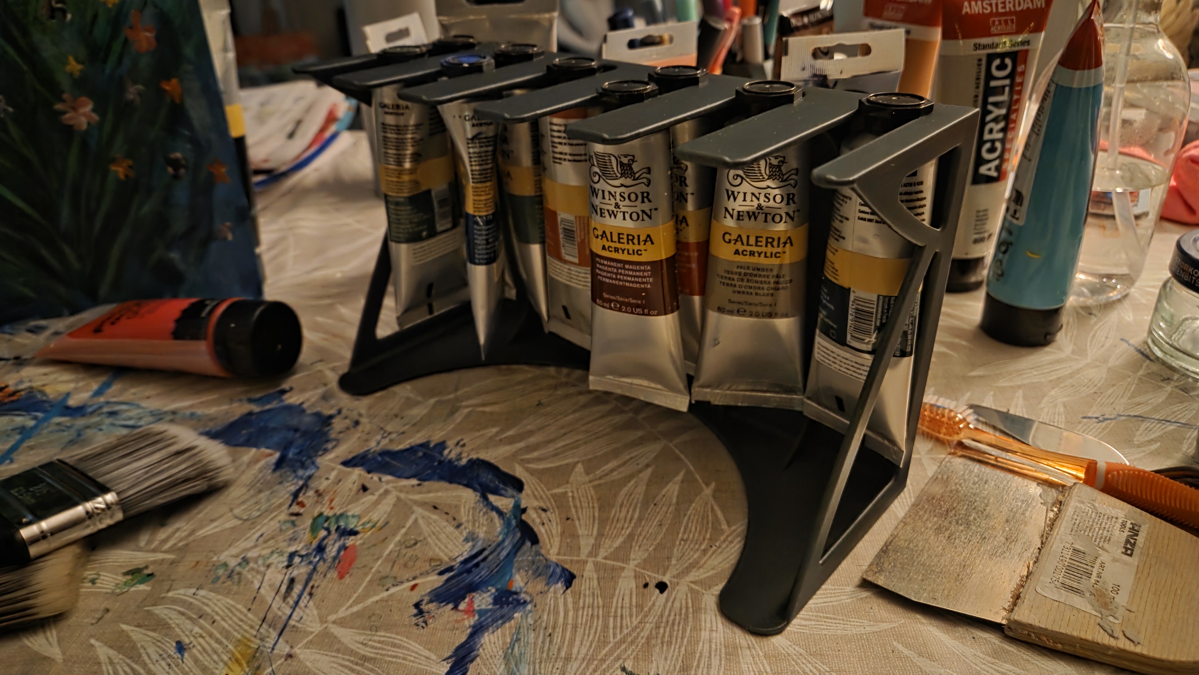 Paint stand for Winsor & Newton