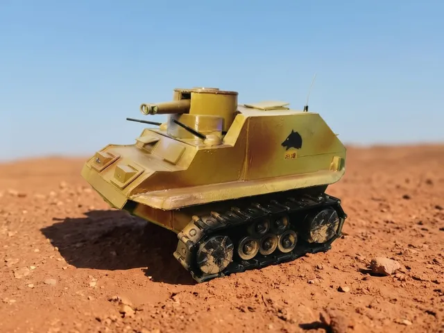 VEHICULO MILITAR MULTIUSOS ARTILLADO (MAQUETA)