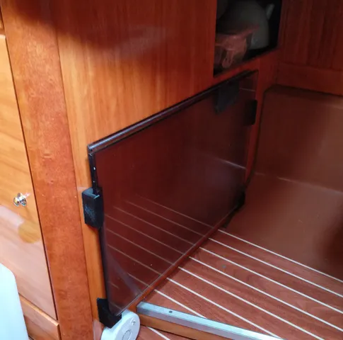 Companionway hatch board holder