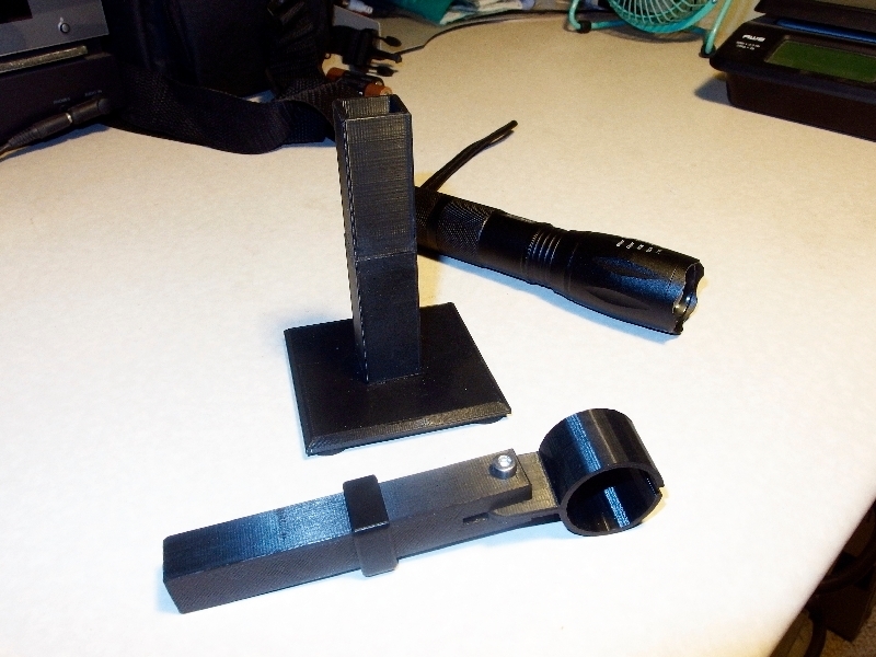 Miniatura 2 do modelo 3D LED Torch Stand