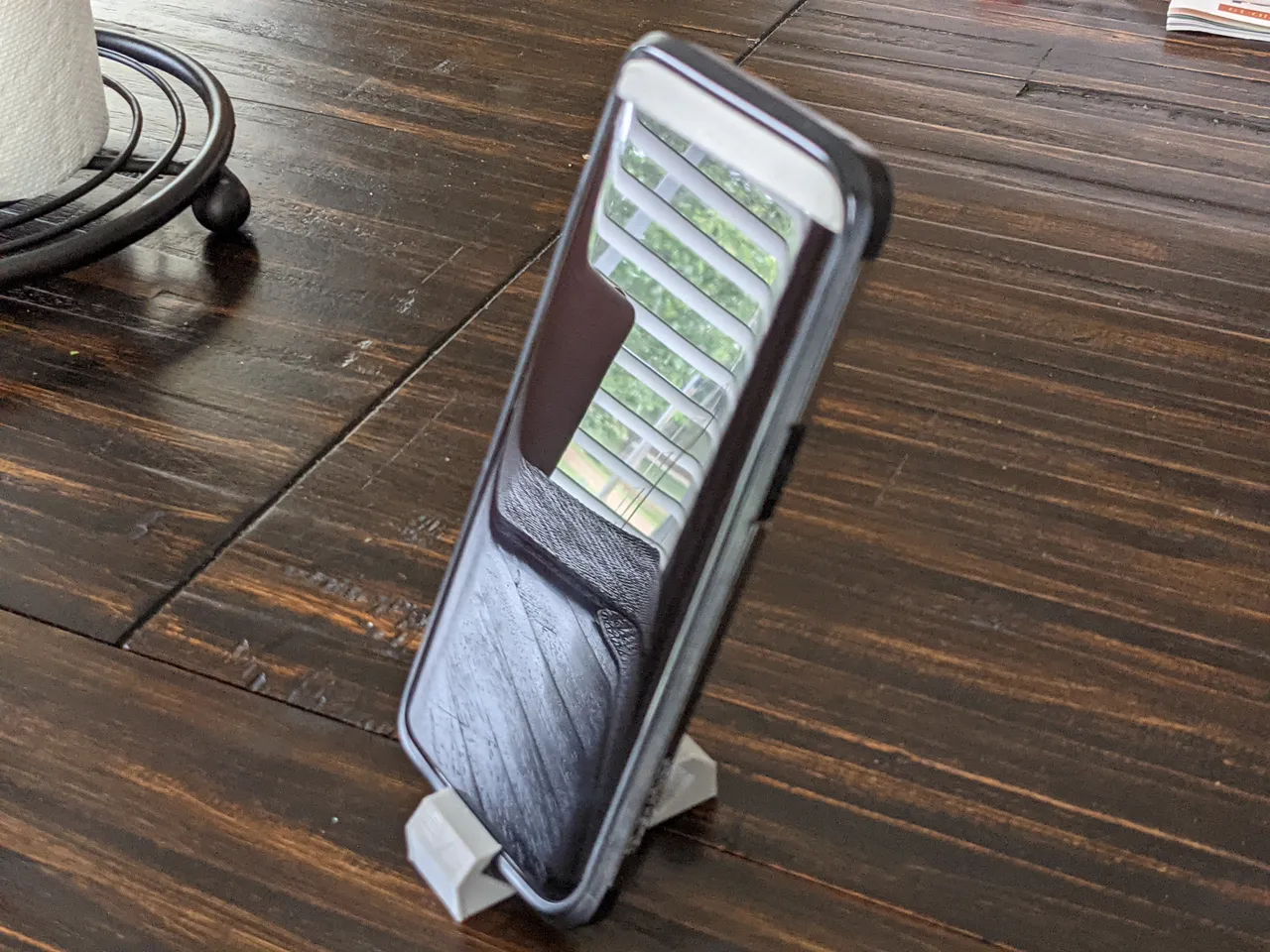 Simple Phone Stand by bump | Download free STL model | Printables.com