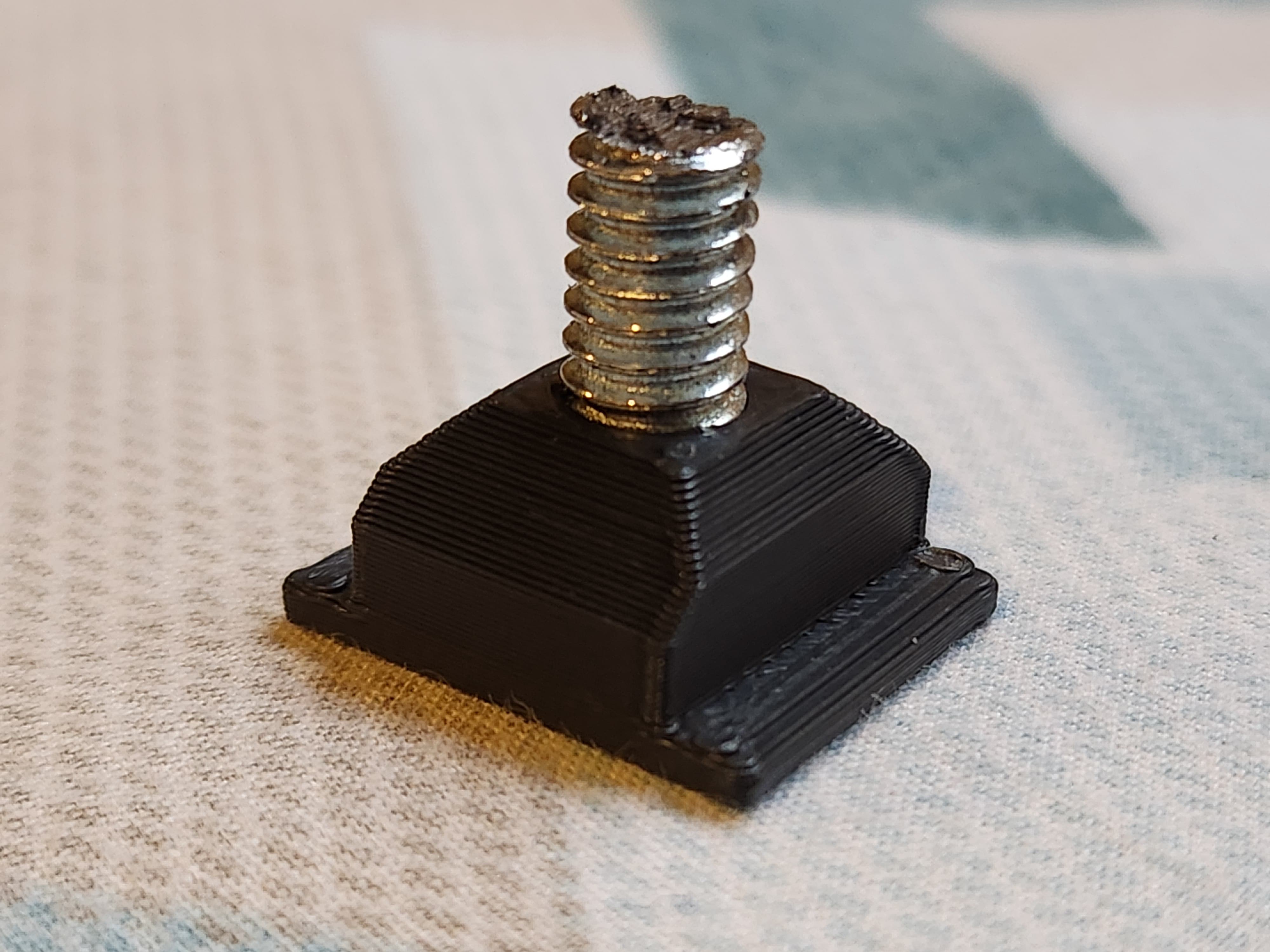 Hotshoe 1/4 Screw Adapter (self-tapping)