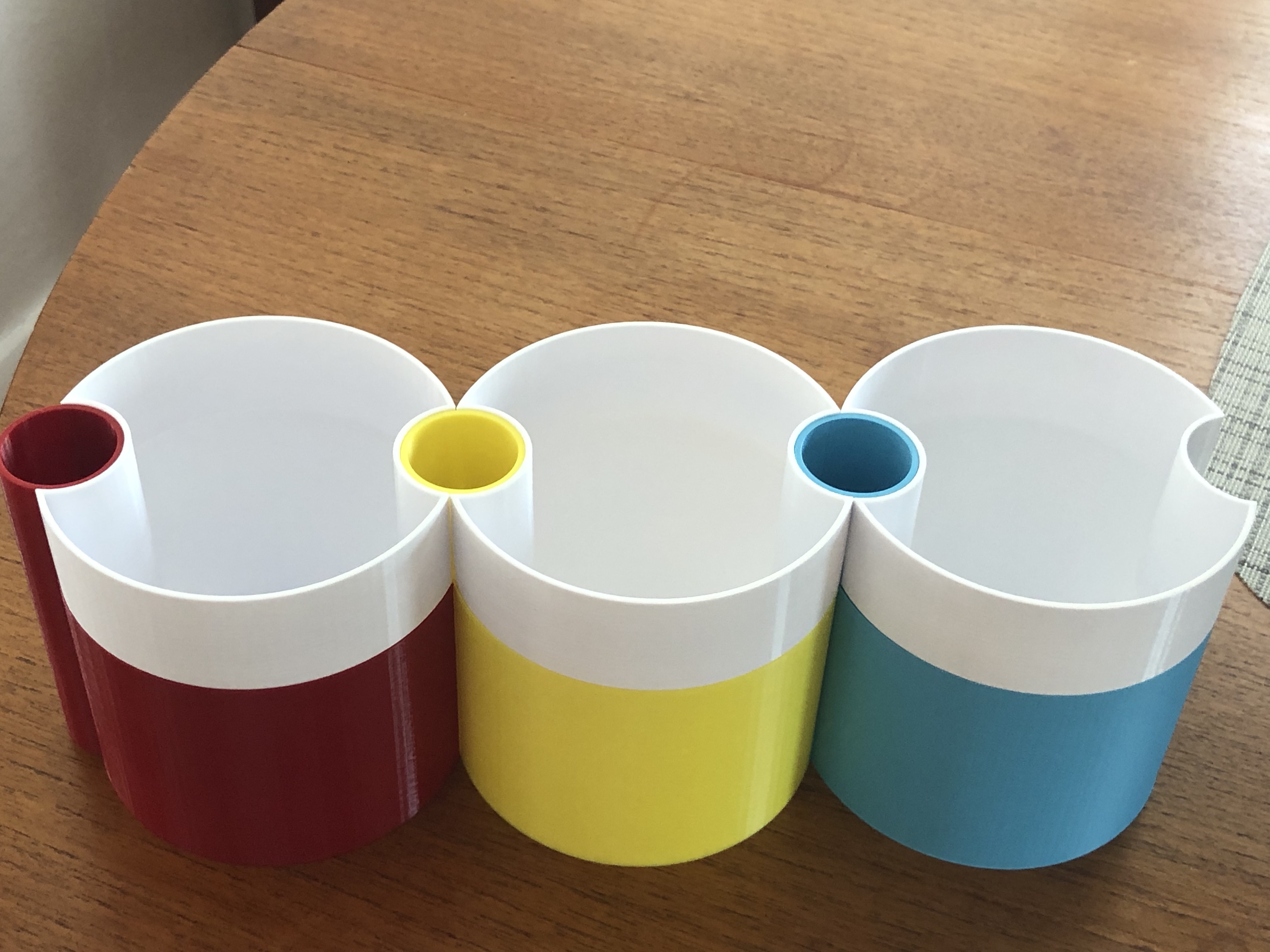Miniatura 3 do modelo 3D Round interlocking self-watering planter