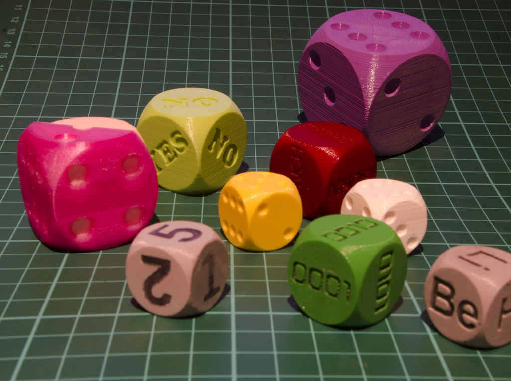 Miniatura 2 do modelo 3D Customizable Dice
