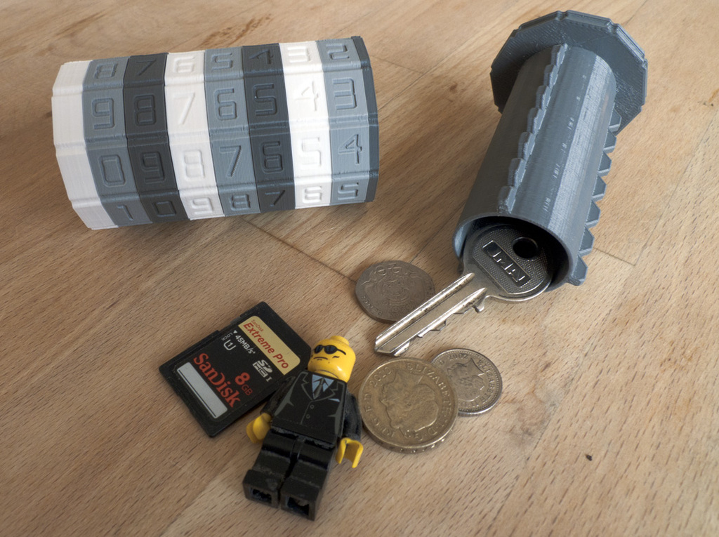 Miniatura 4 do modelo 3D Combination Safe 00  Seven Ring Remix
