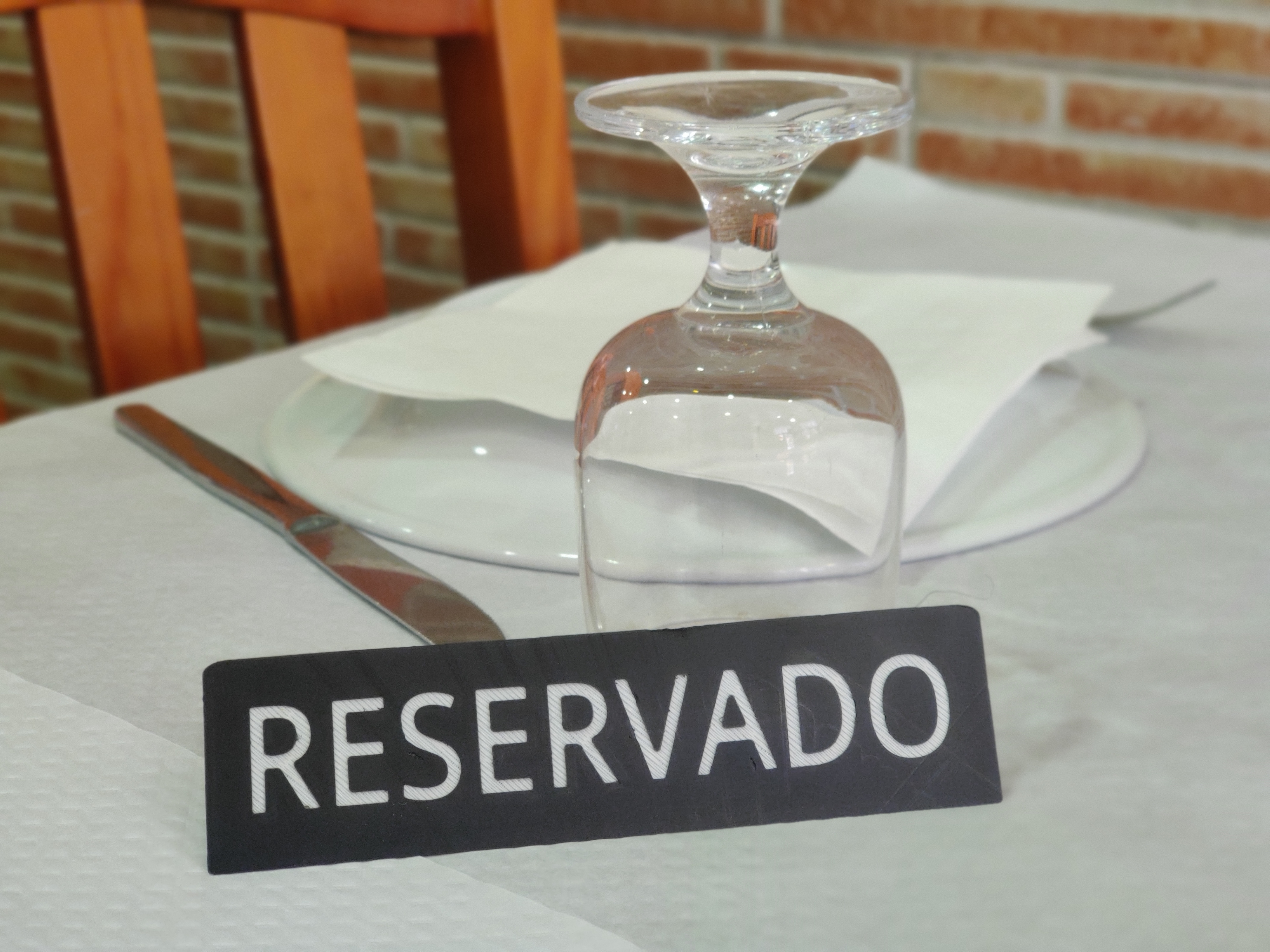 "Reserved" plaque for restaurant tables (ask for more languages)