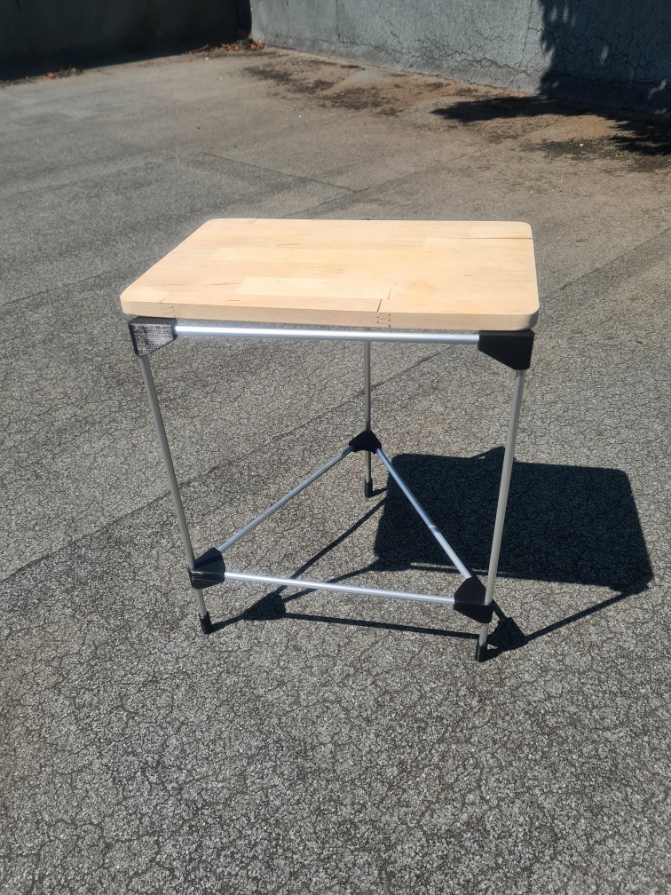 Ultra light-weight camping table