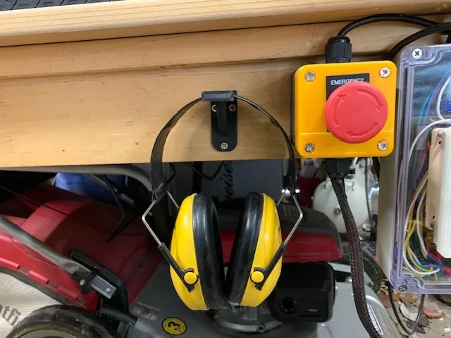 Headphone/ ear defenders Vertical bracket