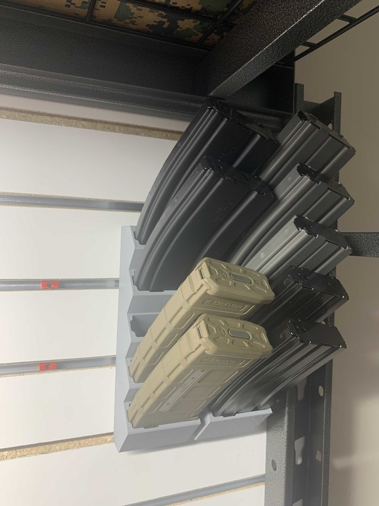 AR15 mag holder with slatwall mount
