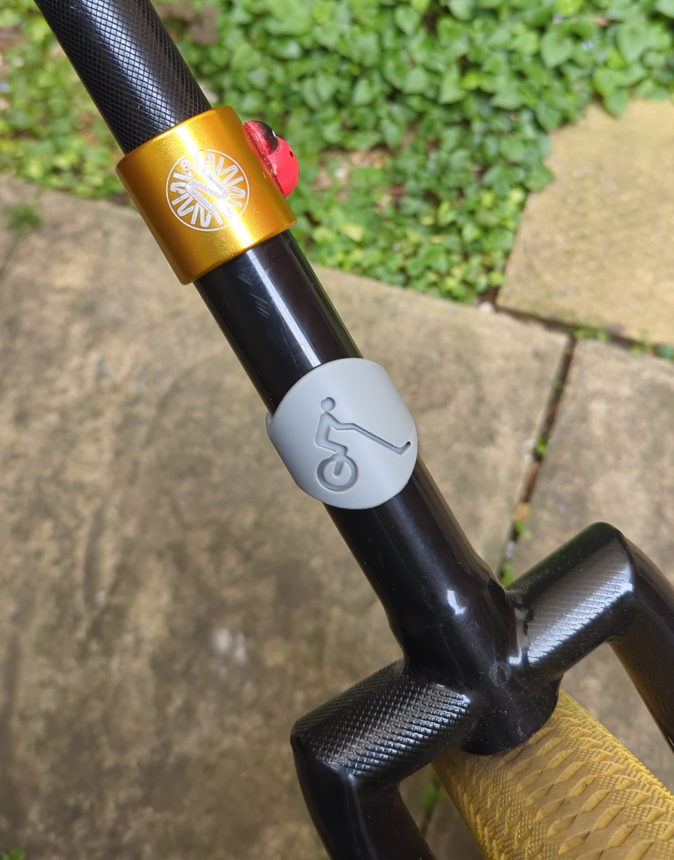 LUNIs Unicycle Hockey Badge Seatpost Clip