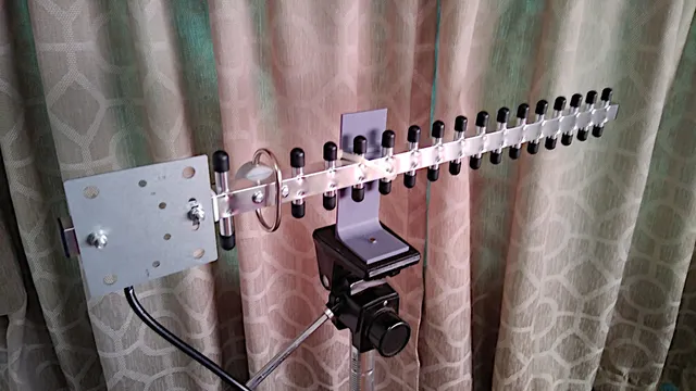 Simple 2.4 ghz yagi tripod mount