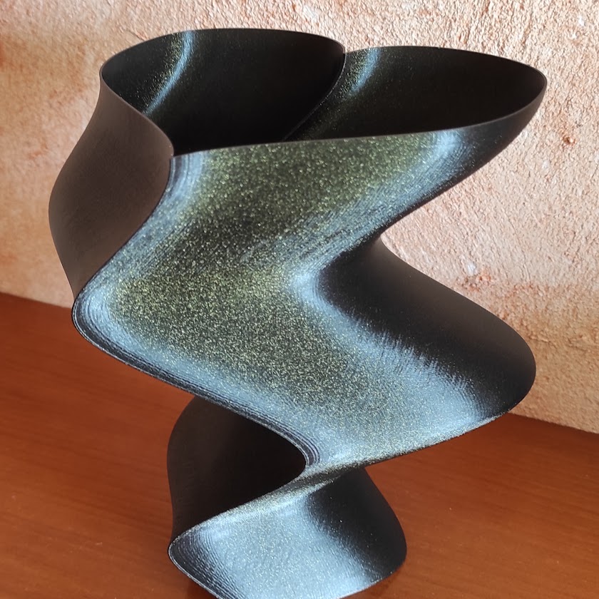 Wavy heart Vase