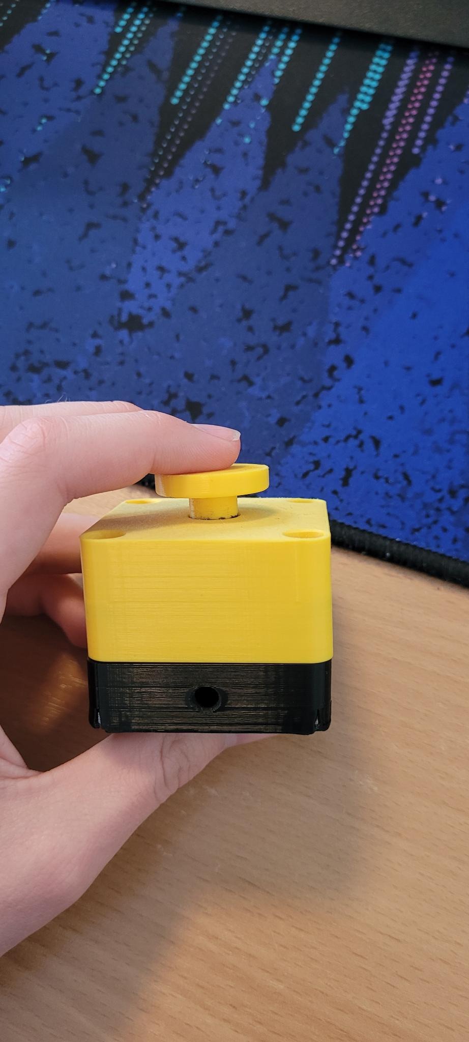 Miniatura 3 do modelo 3D Emergency stop button
