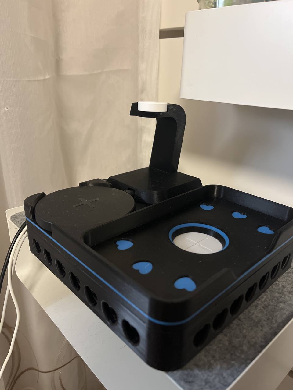 charging station for phone in popsocket case with ikea sjömärke by