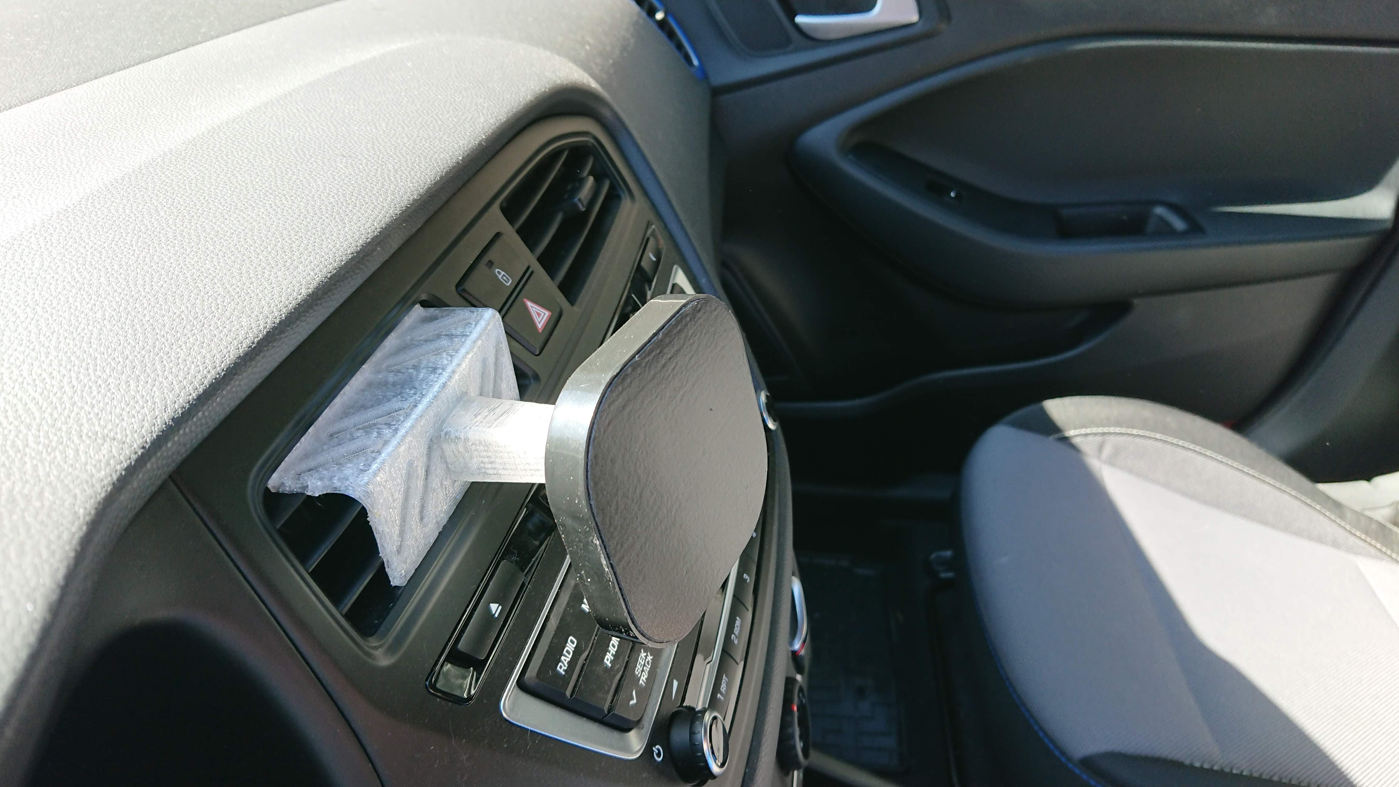 Hyundai i20 Air duct mount by Varazir Download free STL model
