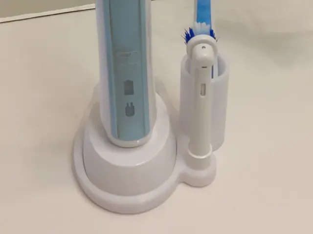 Wall mount/stand for Oral B toothbrush with both kinds of brush holders