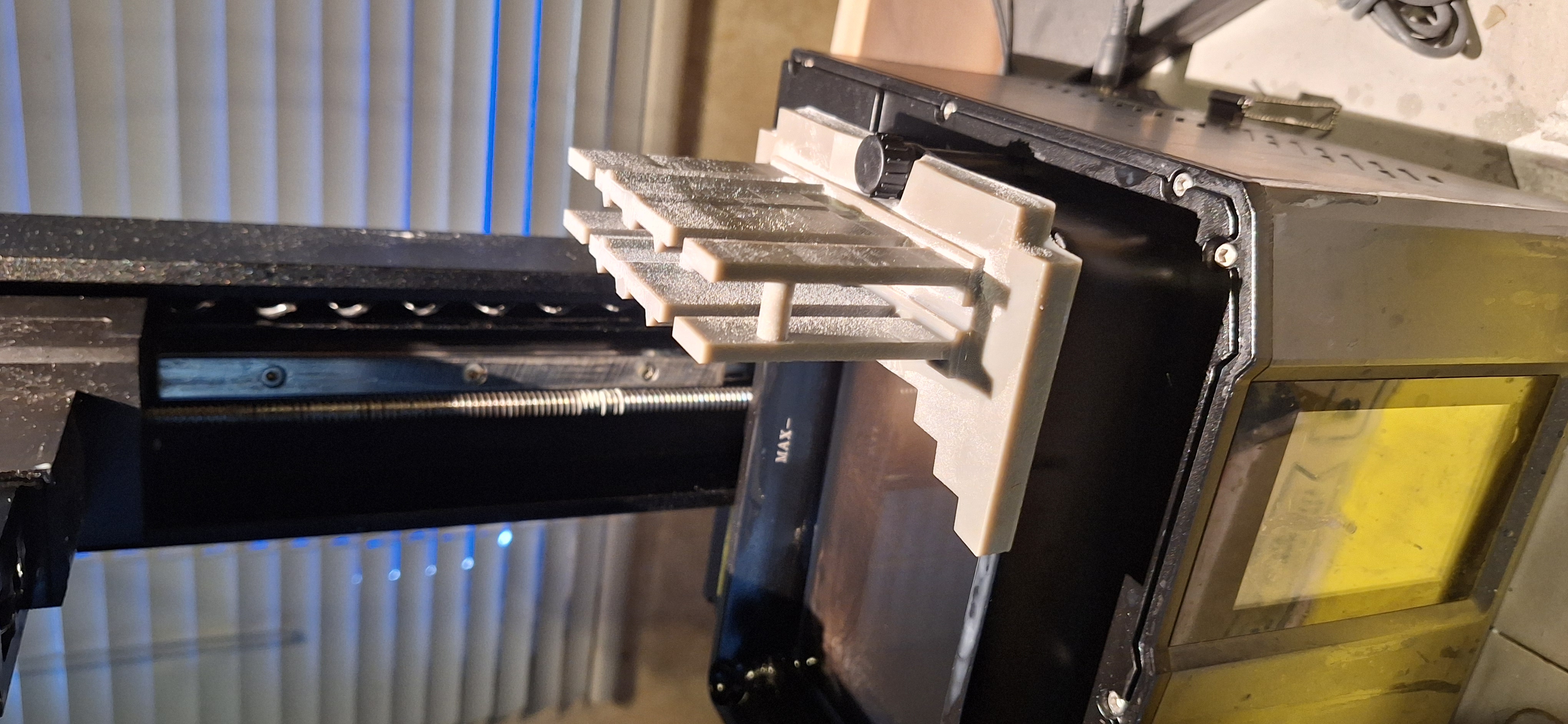 Elegooo Mars 5 build plate drain stand