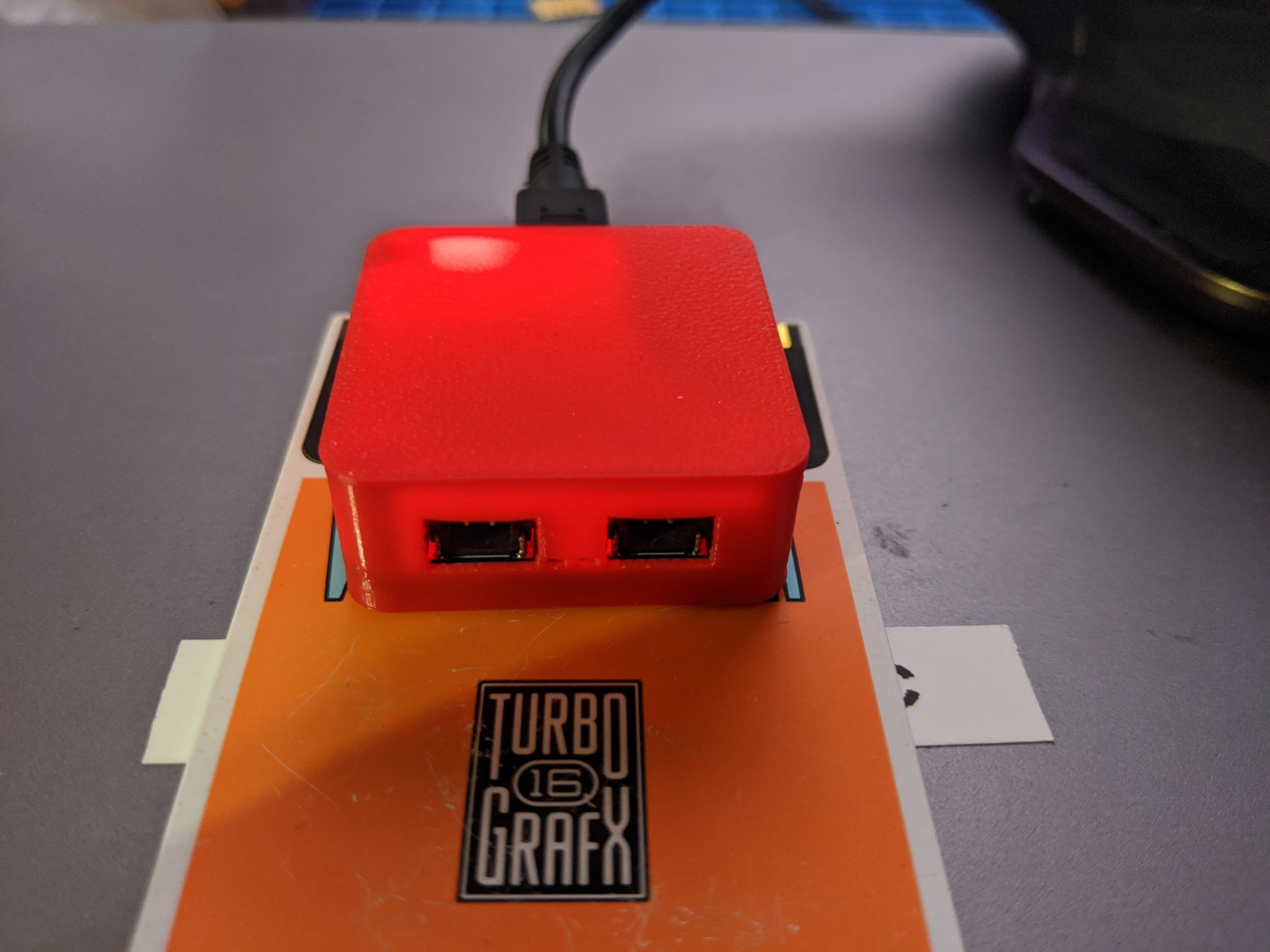 Printed case for Adafruit USB LiIon/LiPoly charger - v1.2