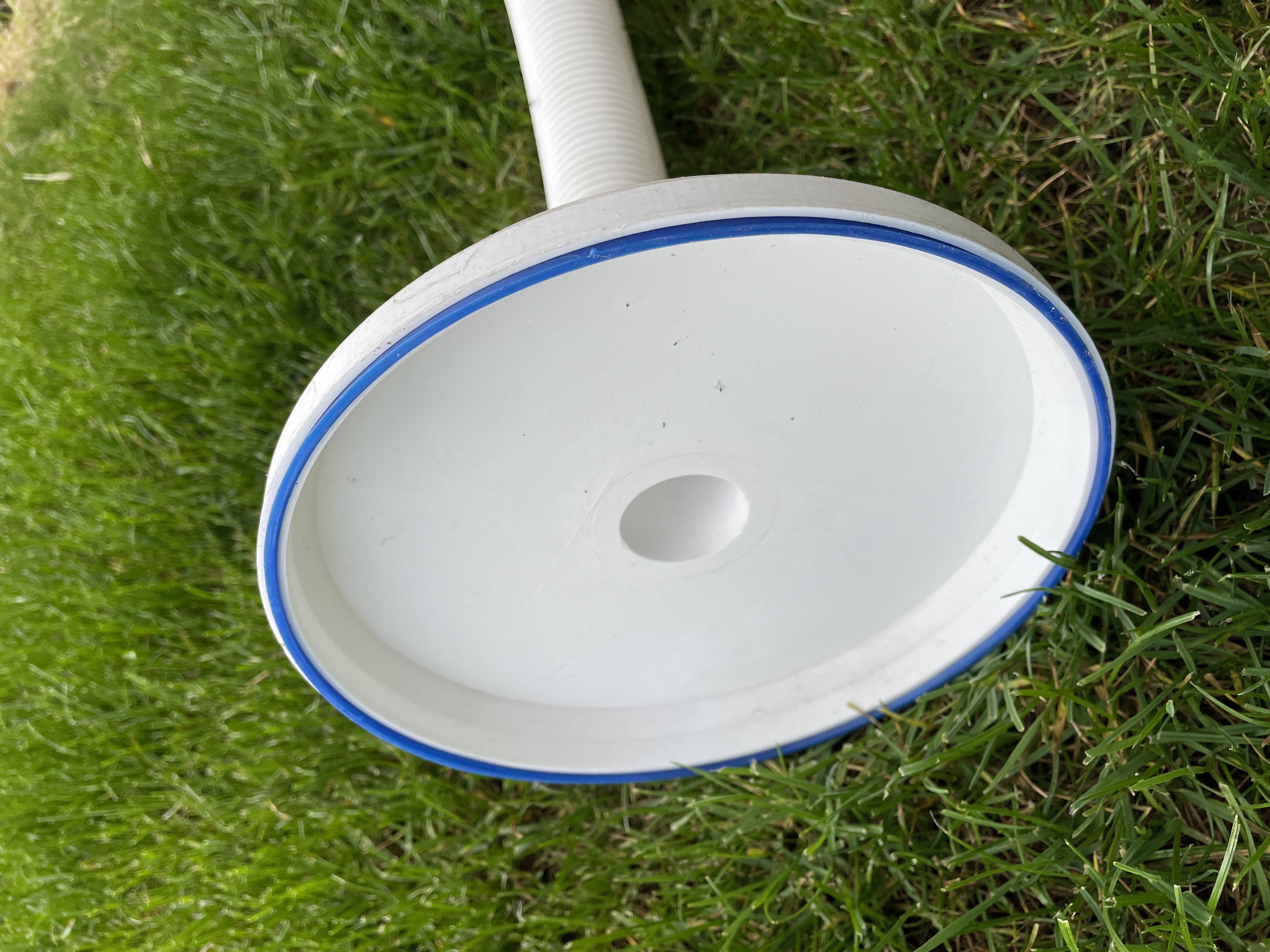 vacuum cleaner suction plate for skimmer